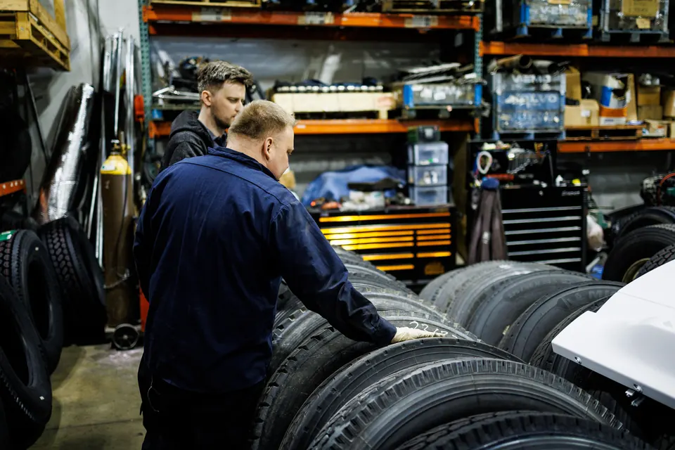Service bay and shop equipment inside Truck Clinic in Romeoville, IL